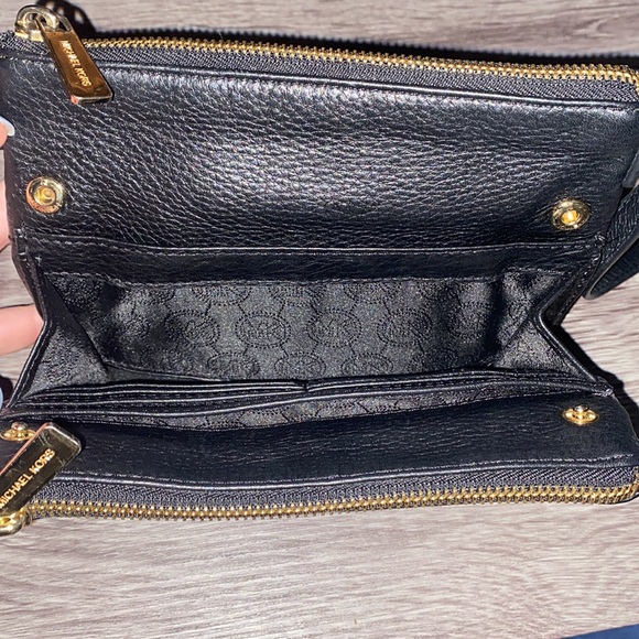 Michael Kors crossbody - Picture 2 of 4